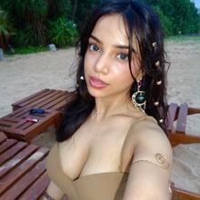  Nude