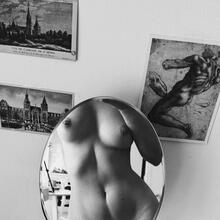  Nude