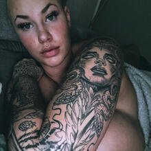  Nude
