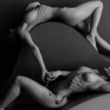  Nude