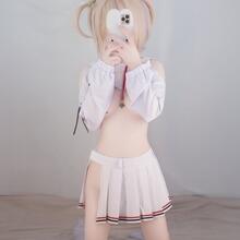  Nude