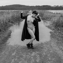  Nude