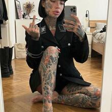  Nude