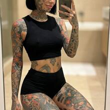  Nude