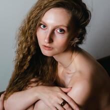  Nude