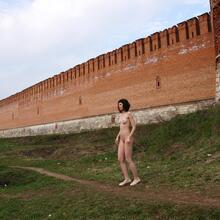  Nude