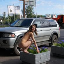  Nude
