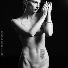  Nude