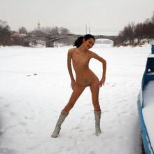  Nude