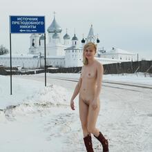  Nude