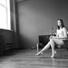  Nude