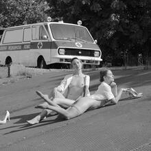  Nude