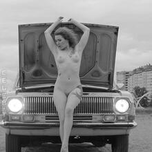  Nude