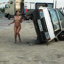  Nude