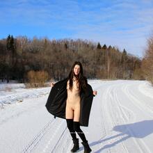  Nude