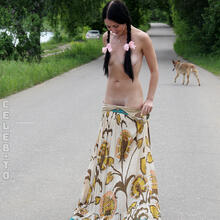  Nude