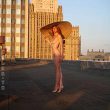  Nude