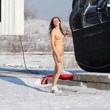 Nude