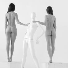  Nude