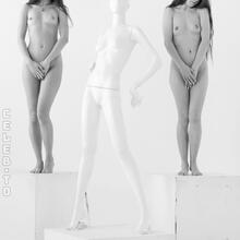  Nude