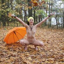 Nude