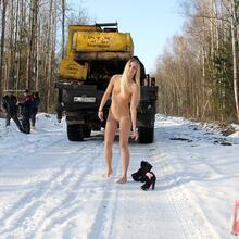  Nude