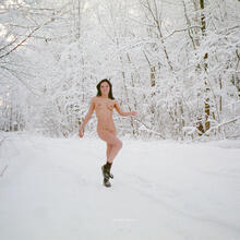  Nude