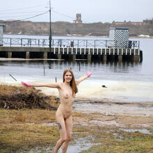  Nude