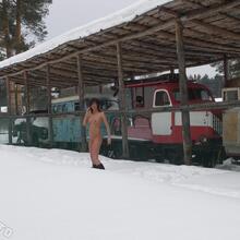  Nude