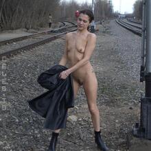  Nude