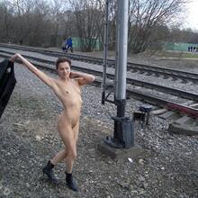  Nude