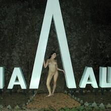 Nude