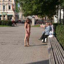  Nude