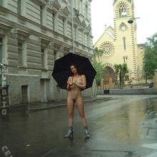  Nude