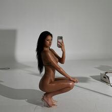  Nude
