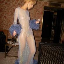  Nude