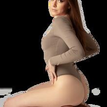  Nude