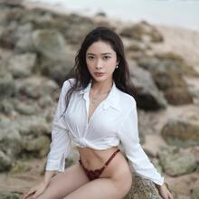  Nude