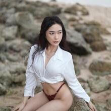  Nude