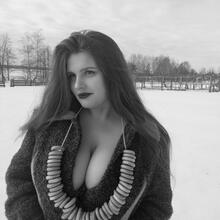  Nude
