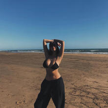  Nude