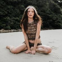  Nude