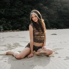  Nude