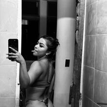  Nude