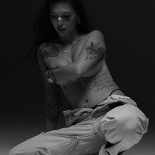  Nude