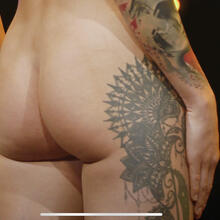  Nude
