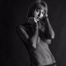  Nude