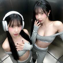  Nude