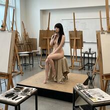  Nude