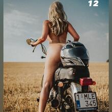 Nude